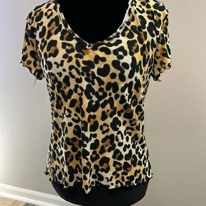 SALE 2/$20
Fashion Bug Tan & Black leopard Fitted Blouse, v-neck, short sleeve M
